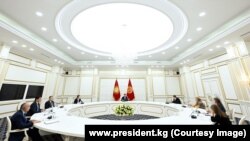Президент Садыр Жапаровдун Франциянын, Германиянын, Улуу Британиянын жана АКШнын дипломаттары менен жолугушуусу - 04.11.2022