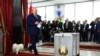 Александр Лукашенко на избирательном участке.
