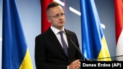 Міністр закордонних справ Угорщини Петр Сійярто та його словацький колега Юрай Бланар пояснили, чому вони продовжують контактувати із очільником російського МЗС Сергієм Лавровим