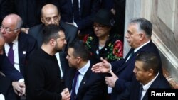 Röviden tárgyalt Zelenszkij és Orbán Argentínában