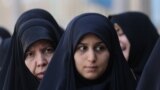 Ирандагы аялдар Тегерандагы шайлоо участкасында кезек күтүп турушат.&nbsp; 28-июнь, 2024-жыл.&nbsp;<br />
<br />
&nbsp;