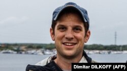 Evan Gershkovich locuiește la Moscova de aproximativ șase ani, acoperind evenimente din Rusia și Ucraina pentru ziarul american The Wall Street Journal.