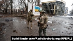 Бахмутту коргоп жаткан украиналык аскерлер. 25-февраль, 2023-жыл.