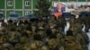 Ruski vojni rezervisti regrutovani tokom delimične mobilizacije najavljenje u septembru na cereminiji pred raspoređivanje, Omsk, 6. januar 2023.