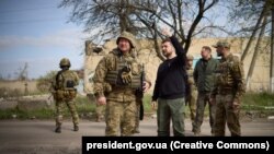 Zelenski u razgovoru sa vojnicima u Avdijivki, 18. april 2023.