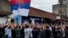 U danu kada je festival "Mirëdita, dobar dan" trebalo da počne, ispred lokala u centru Beograda gde je trebalo da se održi, okupila se veća grupa desničara, koji su sprečavali ulazak u taj prostor. 27. jun 2024.