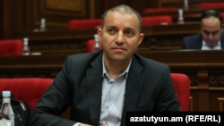 Վահան Քերոբյանը էկոնոմիկայի նախարարի պաշտոնում, արխիվ