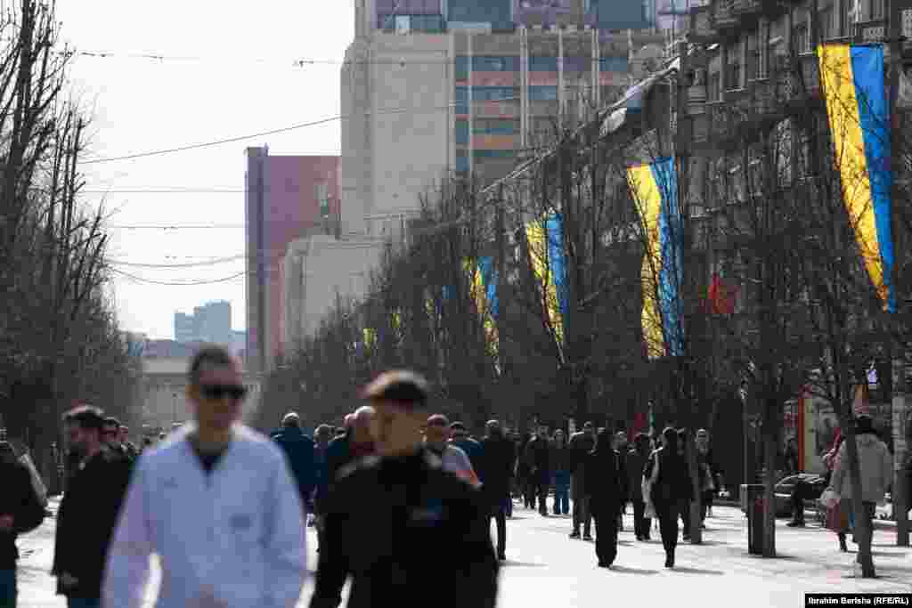 Nekoliko dana prije nego što je pokrenuta invazija, proruski separatisti u istočnim ukrajinskim regijama Donjeck i Lugansk proglasili su ih nezavisnim republikama.