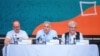 Orbán Viktor miniszterelnök (k) előadást tart a Tusnádfürdőn 2024. július 27-én. Mellette Németh Zsolt, az Országgyűlés külügyi bizottságának fideszes elnöke (b) és Tőkés László, az Erdélyi Magyar Nemzeti Tanács (EMNT) elnöke (j)