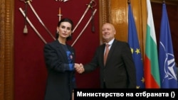 Олеся Илашчук беше посрещната от Тодор Тагарев в Министерството на отбраната