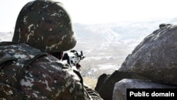 Հայ զինվորը՝ մարտական հերթապահության ժամանակ, արխիվ