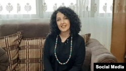 Нобелдин Тынчтык сыйлыгынын лауреаты, Иранда көп жылдар бою түрмөдө отурган Наргиз Мохаммади.
