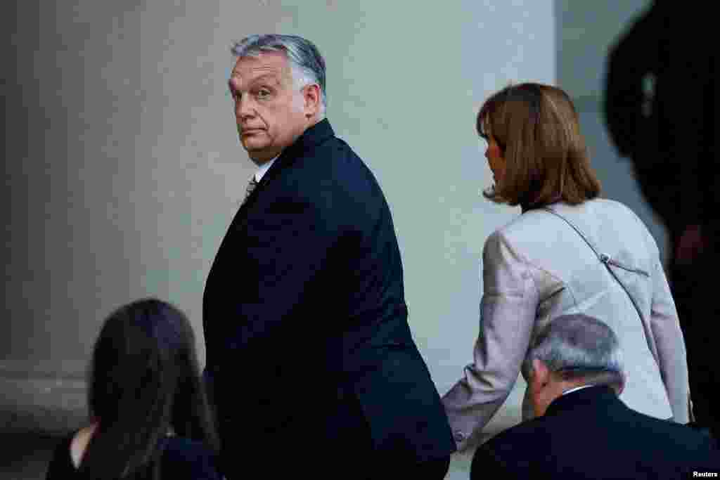 Orbán Viktor magyar miniszterelnök érkezik a fővárosi székesegyházba, hogy részt vegyen Javier Milei argentin elnök beiktatásának egyházi eseményén Buenos Airesben 2023. december 10-én. Havasi Bertalan, a miniszterelnök sajtófőnöke az ukrán elnökkel való röpke találkozóról annyit közölt, hogy „Ukrajna EU-csatlakozása ügyében a magyar kormányfő jelezte az ukrán elnöknek: az Európai Unió tagállamai folyamatosan tárgyalnak a kérdésről”
