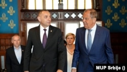 Za šefa Bezbednosno-informativne agencije Srbije imenovan je Aleksandar Vulin koji važi za ruskog čoveka. Vulin, tada ministar unutrašnjih poslova, u Moskvi sa šefom ruske diplomatije Sergejom Lavrovim, 22. avgust 2022.