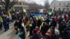 Проукраїнський мітинг в Каховці, що розташоване поруч з Новою Каховкою, архівне фото
