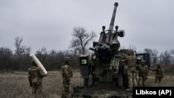 Українські військові і САУ Caesar поблизу Авдіївки Донецької області, грудень 2022 року