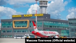 Самолет Red Wings в аэропорту Казани