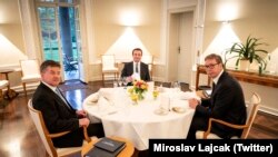Specijalni predstavnik Evropske unije za dijalog Miroslav Lajčak na sastanku s premijerom Kosova Aljbinom Kurtijem i predsednikom Srbije Aleksandrom Vučićem u Berlinu 4. maja 2022.