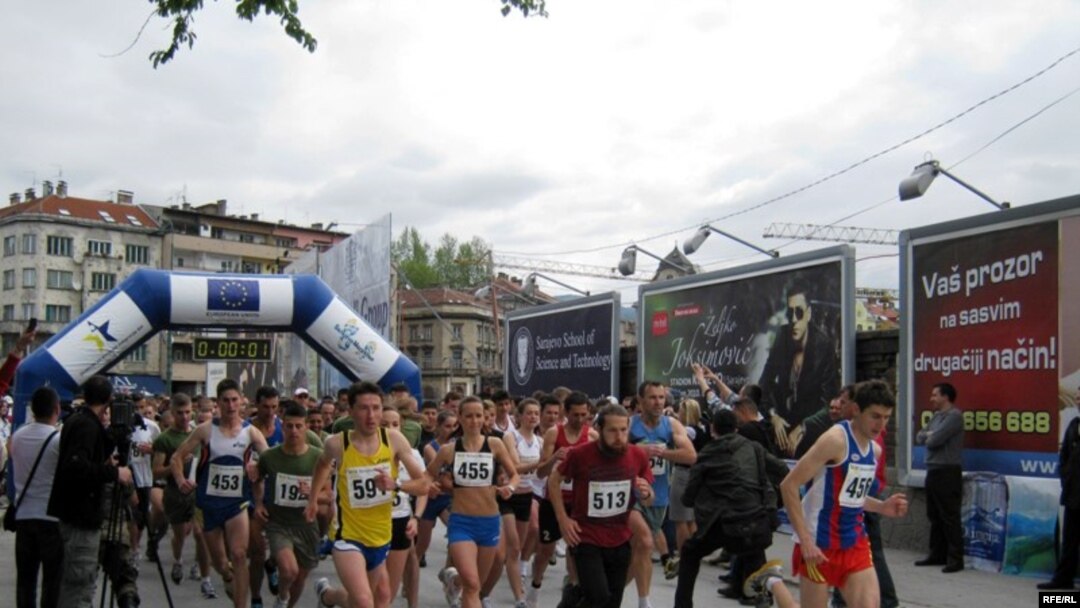 Sa manifestacije "Trkom u Evropu", 09. maj 2010. Fotografije uz tekst: Zvjezdan Živković
