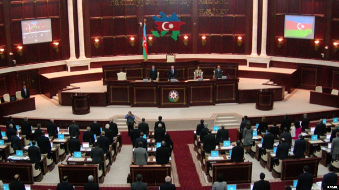 Ali Baş Komandan, müdafiə naziri istər özləri, istərsə də nümayəndələrinin parlament qarşısında məlumat verməsi istənildi