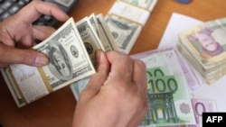 Եվրոյի, դոլարի և իրանական ռիալի թղթադրամներ, արխիվ