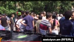Ցուցարարները Բաղրամյան պողոտայում, 29-ը հունիսի, 2015թ.