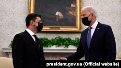 Украинанын президенти Владимир Зеленский жана АКШнын президенти Жо Байден. 1-сентябрь, 2021-жыл. 