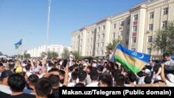 Нукус шаарында чогулгандар, 1-июль 2022-жыл. Булак: Makan.uz
