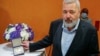 Дмитрий Муратов показа за последен път златния си медал от Нобеловия институт, преди да отиде при неизвестен купувач за сумата от 1 млн. долара.