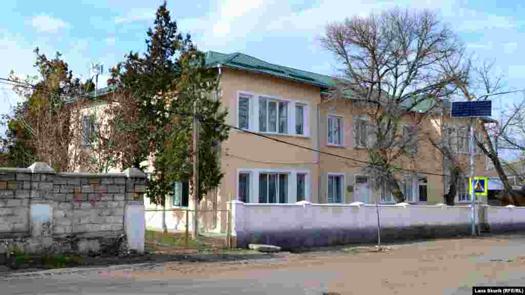 Дитячий садок «Райдуга» розташований у центрі села, на вулиці Леніна