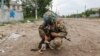 Військовослужбовець ЗСУ у звільненному Ізюмі. Чимало бійців ще з 24 лютого не мали відпусток