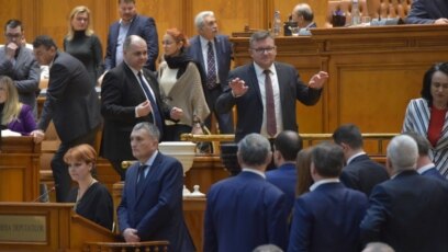 Senatorii au dezbătut aprins Legea pensiilor speciale