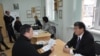 Неправительственная организация в Шымкенте проводит консультации для желающих в Международный день мигранта. 