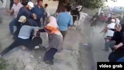 Араван айылында шайлоо үгүтүнүн убагында болгон мушташ. 20-сентябрь, 2020-жыл.