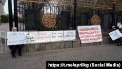 «Айымдар кыймылынын» акциясы. 2020-жылдын 9-ноябры. Сүрөт «Апрель ТВ» каналына таандык.
