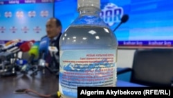 Уу коргошундун бөтөлкөгө куюлган тундурмасы.