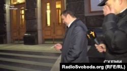 Депутат Максим Микитась каже, прийшов в АП говорити про соціальні проекти