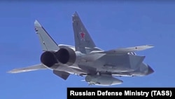 "Кинжал" ракетасы бар кыргын салуучу Миг-31 үлгүсүндөгү учак. Архивдик сүрөт.