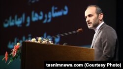 پیمان جبلی میگوید هنرمندانی که علیه جمهوری اسلامی موضعگیری نکردهاند حمایت میشوند