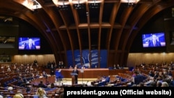 Президент України Петро Порошенко під час виступу на засіданні Парламентської асамблеї Ради Європи. Страсбург, 11 жовтня 2017 року