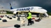 Диспетчери повідомили пілотам Ryanair про «мінування» за 27 хв до «листа» від «Хамас» – журналісти