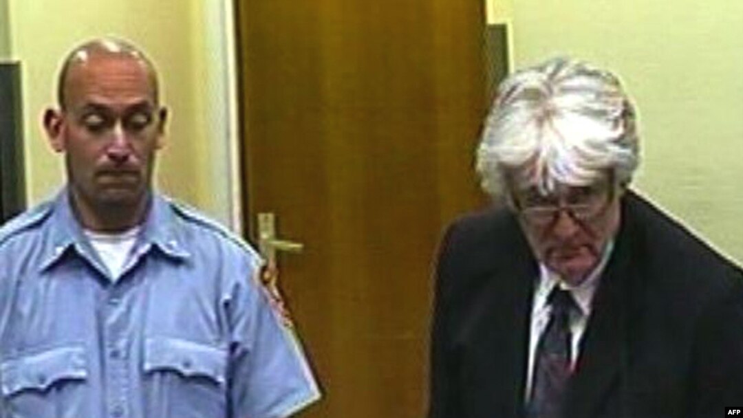 Radovan Karadžić u haškoj sudnici, arhiva