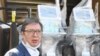Predsednik Srbije Aleksandar Vučić tokom posete centralnoj bolnici u Novom Pazaru, 6. aprila 2020.