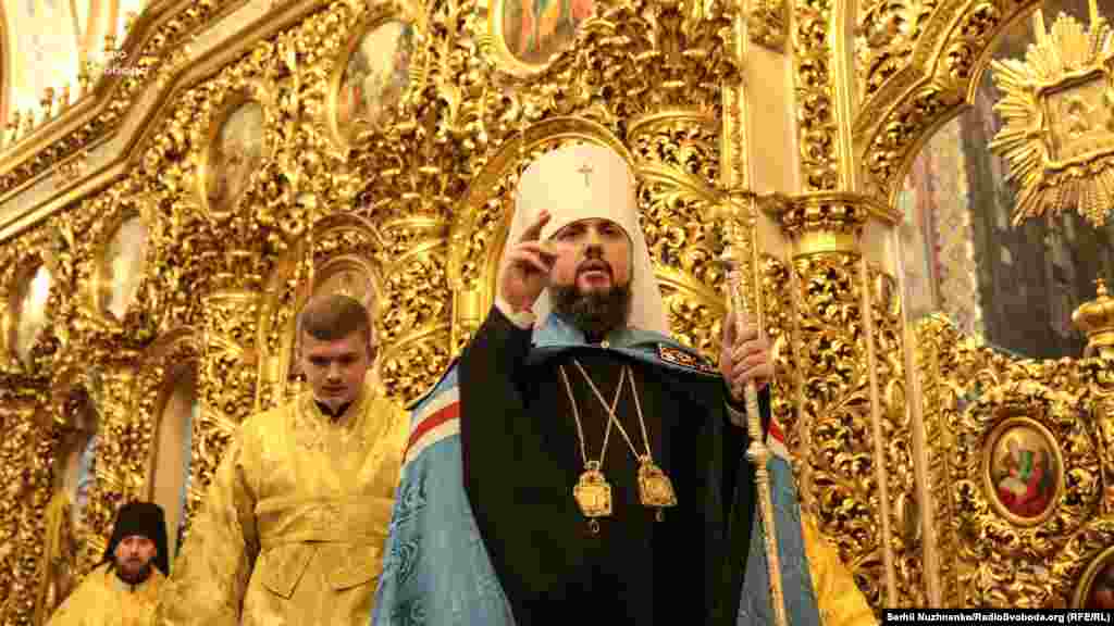 Аб’яднаўчы сабор трох праваслаўных цэркваў Украіны абвясьціў аб стварэньні адзінай памеснай праваслаўнай царквы. Яе ў сане мітрапаліта Кіеўскага і ўсяе Ўкраіны ўзначаліць мітрапаліт Пераяслаўскі і Белацаркоўскі Эпіфаній (Думенка).