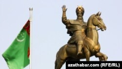 Туркменистан обладает четко выраженным нейтральным статусом, даже комментировать для своего населения какие-то важные внешнеполитические события, власти в Ашхабаде не считают нужным