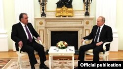 Орусия президенти Владимир Путин менен Тажикстандын президенти Эмомали Рахмон. 8-май, 2021-жыл. Орусия. 