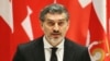 Georgienii ies în stradă de o lună, pentru a susține parcursul european al țării lor. Sâmbătă, protestatarii de la Tbilisi au format un lanț uman.