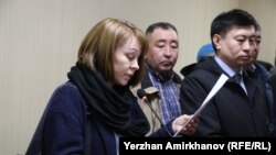 "Настоящее время" арнасының тілшісі Светлана Глушкованың сотта тұрған сәті. Нұр-Сұлтан. 2 сәуір, 2019 жыл