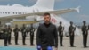 Ukrajinski predsjednik Volodimir Zelenski u obraćanju medijima po dolasku na aerodrom u Ankari, 15. maja 2025.