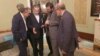 Iranski ministar spoljnih poslova Abas Arakči i članovi iranske delegacije se savetuju na pregovorima u Muskatu 12. aprila 2025.